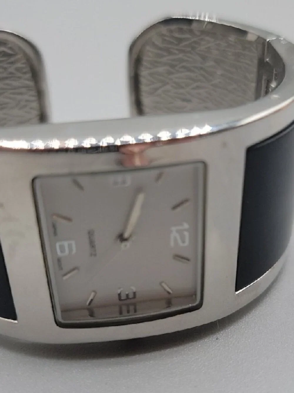 Vintage Ladies Fashion Quartz Watch Open Cuff Hinge Band Watch Fits Up To 8